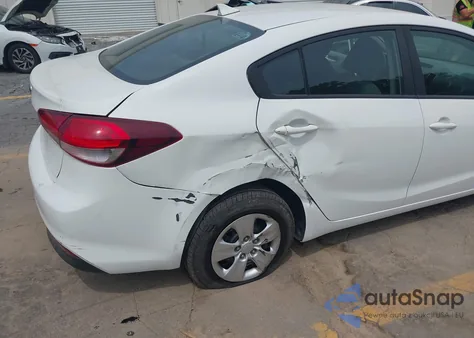 2017 Kia Forte Lx z USA, uszkodzony, nr VIN 3KPFK4A78HE047125